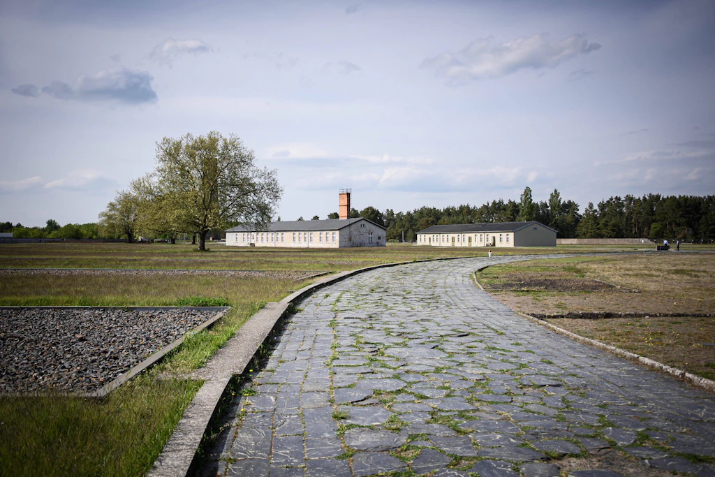 Das ehemalige Konzentrationslager Sachsenhausen gehört zu den wichtigsten Erinnerungsorten Europas. Doch bei internationalen Gästen bleibt es unter dem Radar.