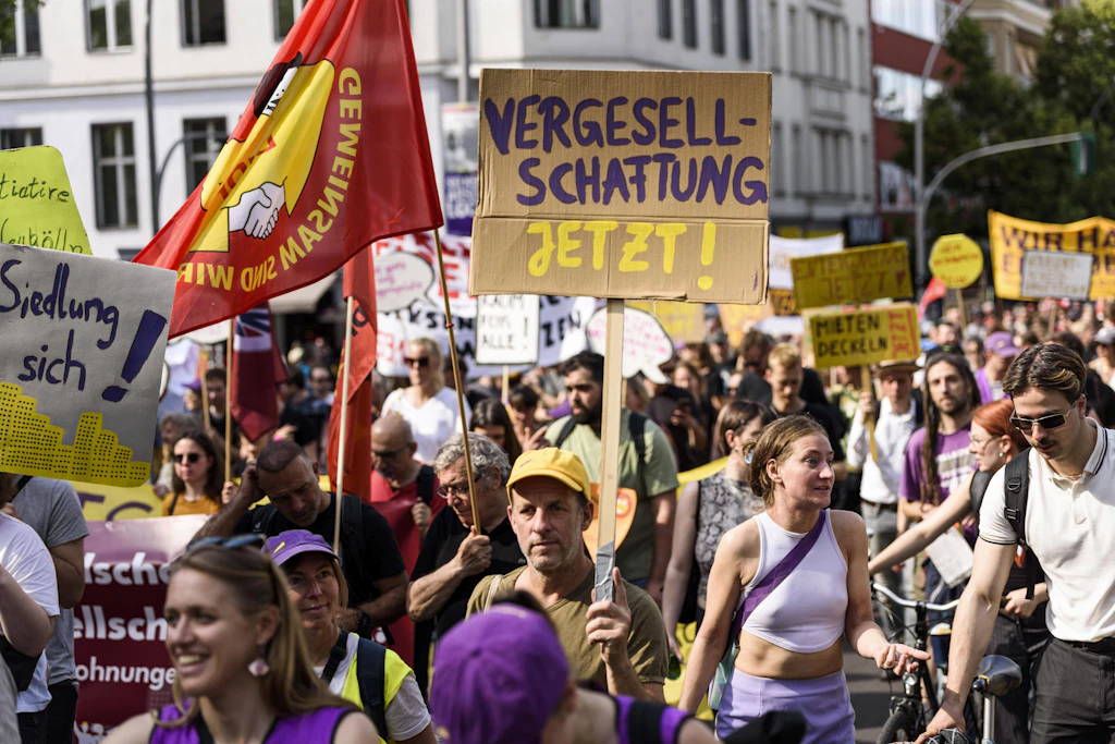 Im September 2021 hatten bei einem Volksentscheid gut 59 Prozent der <a href="https://www.handelsblatt.com/finanzen/immobilien/trendviertel/immobilien-die-aktuelle-lage-auf-dem-berliner-immobilienmarkt-/29205212.html" target="_self">Wähler in Berlin für die Enteignung von Immobilienunternehmen </a>gestimmt.