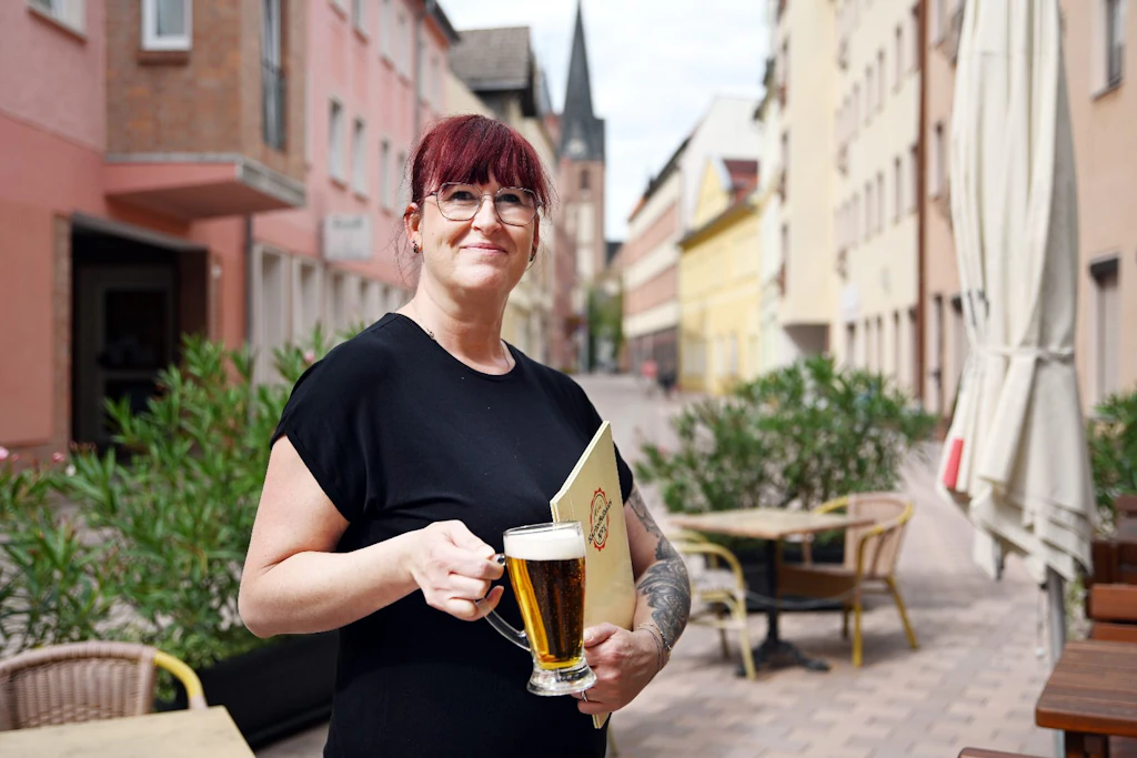 Wirtin Anika hofft auf einen Regierungswechsel
