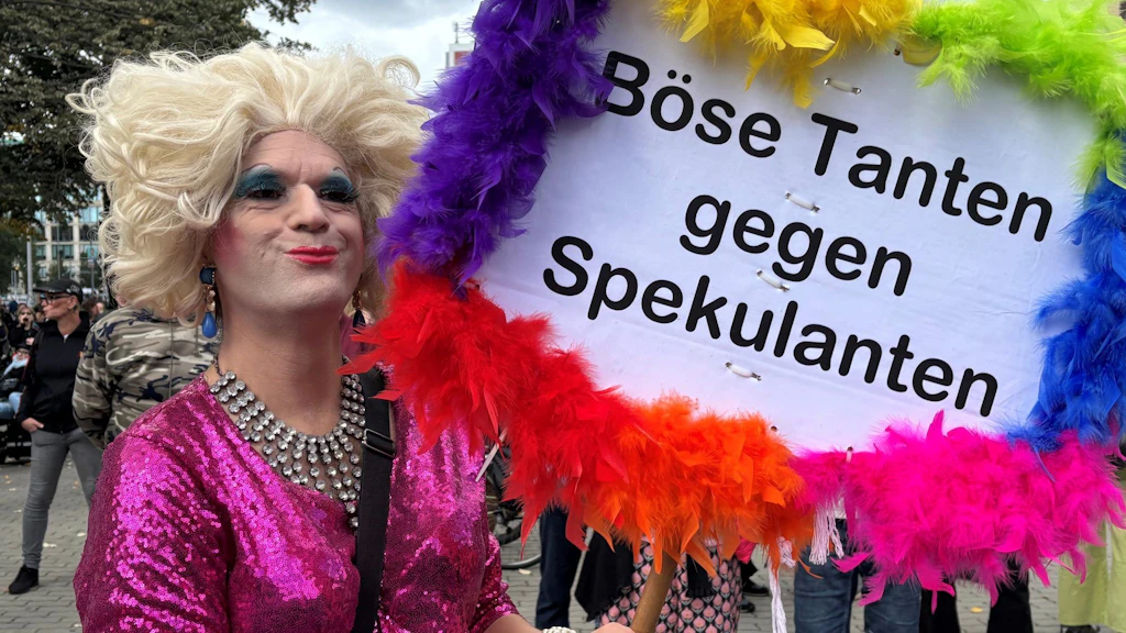 „Wir haben eure Mietabzocke satt“: Tausende ziehen vors Rote Rathaus