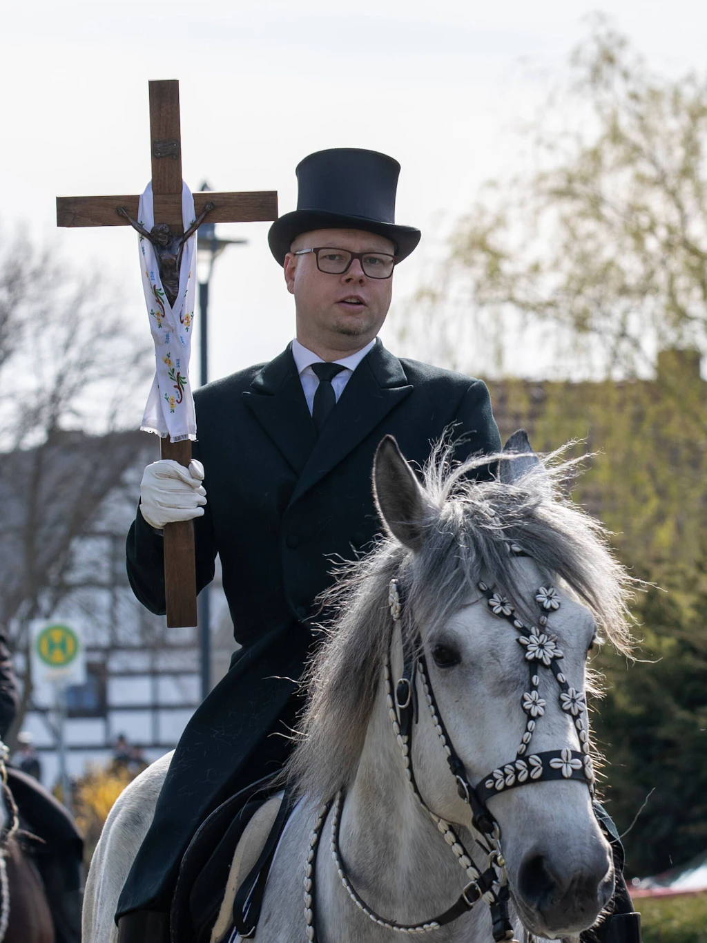 Dawid Statnik, der Vorsitzende der Domowina, beim traditionellen Osterritt