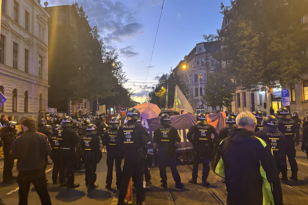 Polizei: 2300 Teilnehmer auf Demo gegen die AfD in Halle.