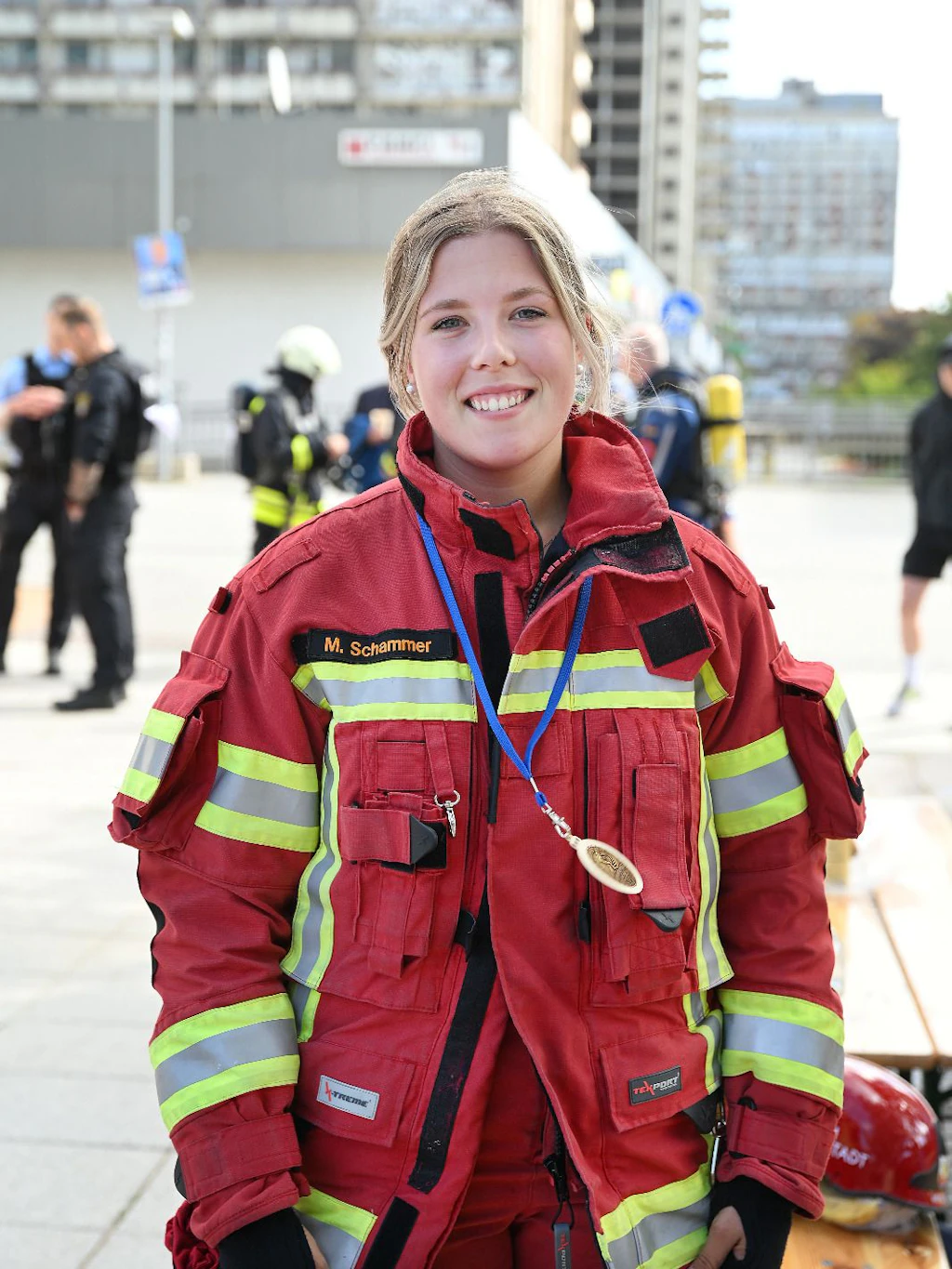 Feuerwehrfrau Michele hat am Sonntag frei und will ihre Stimme abgegeben.