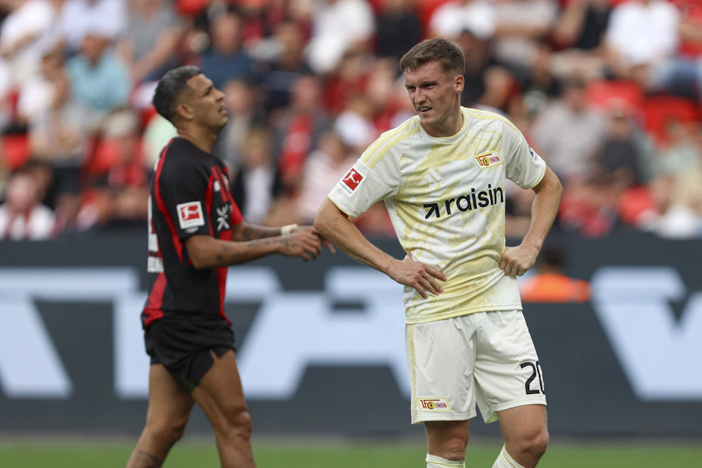Michel Aebischer (r.) stand mit Union Berlin bei der Pleite in Leverkusen auf verlorenem Posten.