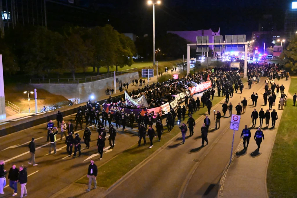 Antifa-Umzug kurz vor Ankunft am Hauptbahnhof