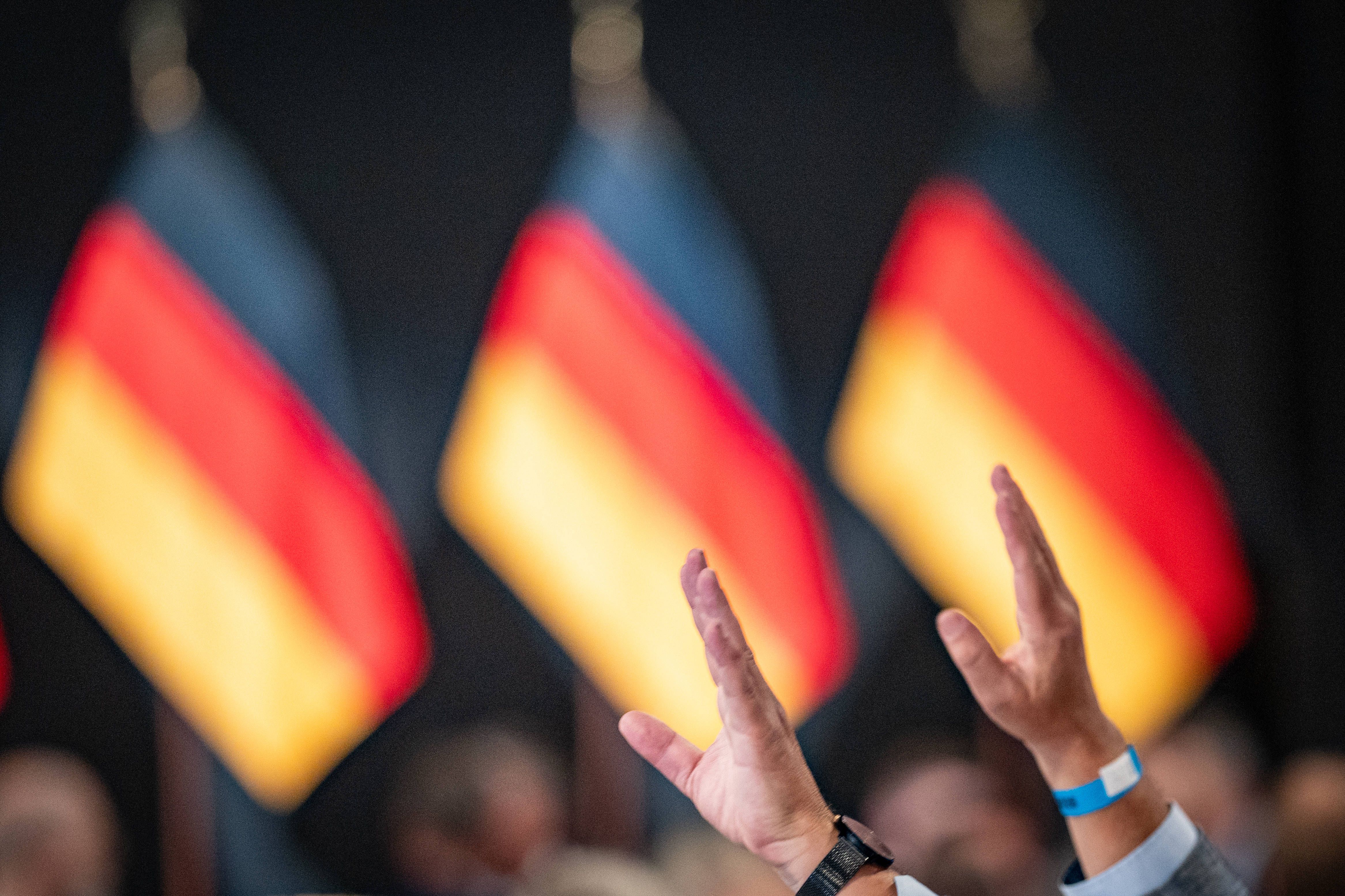 Historische Ohrfeige für die Parteien der Mitte – wieder soll der Wähler das Problem sein