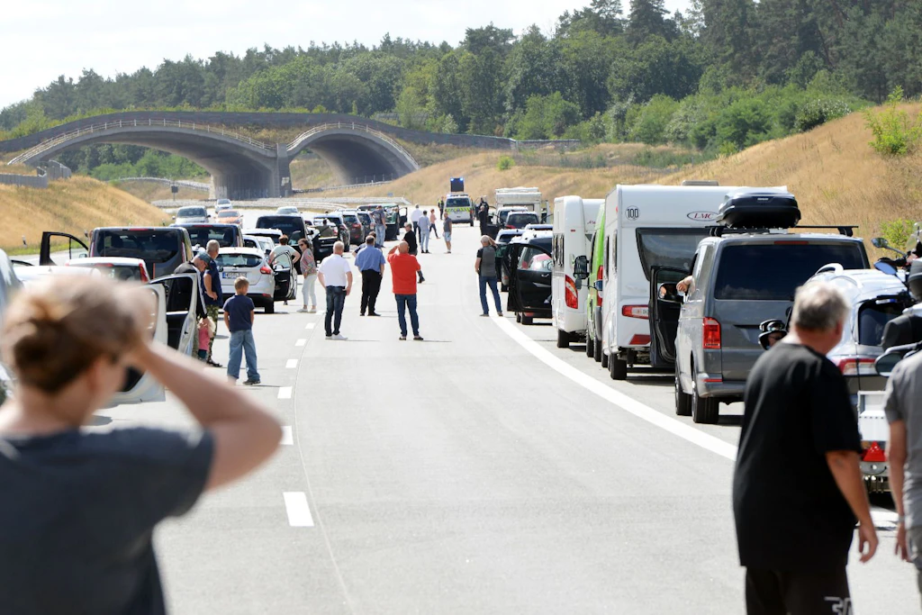 Auf der A14 hat sich ein langer Stau gebildet.
