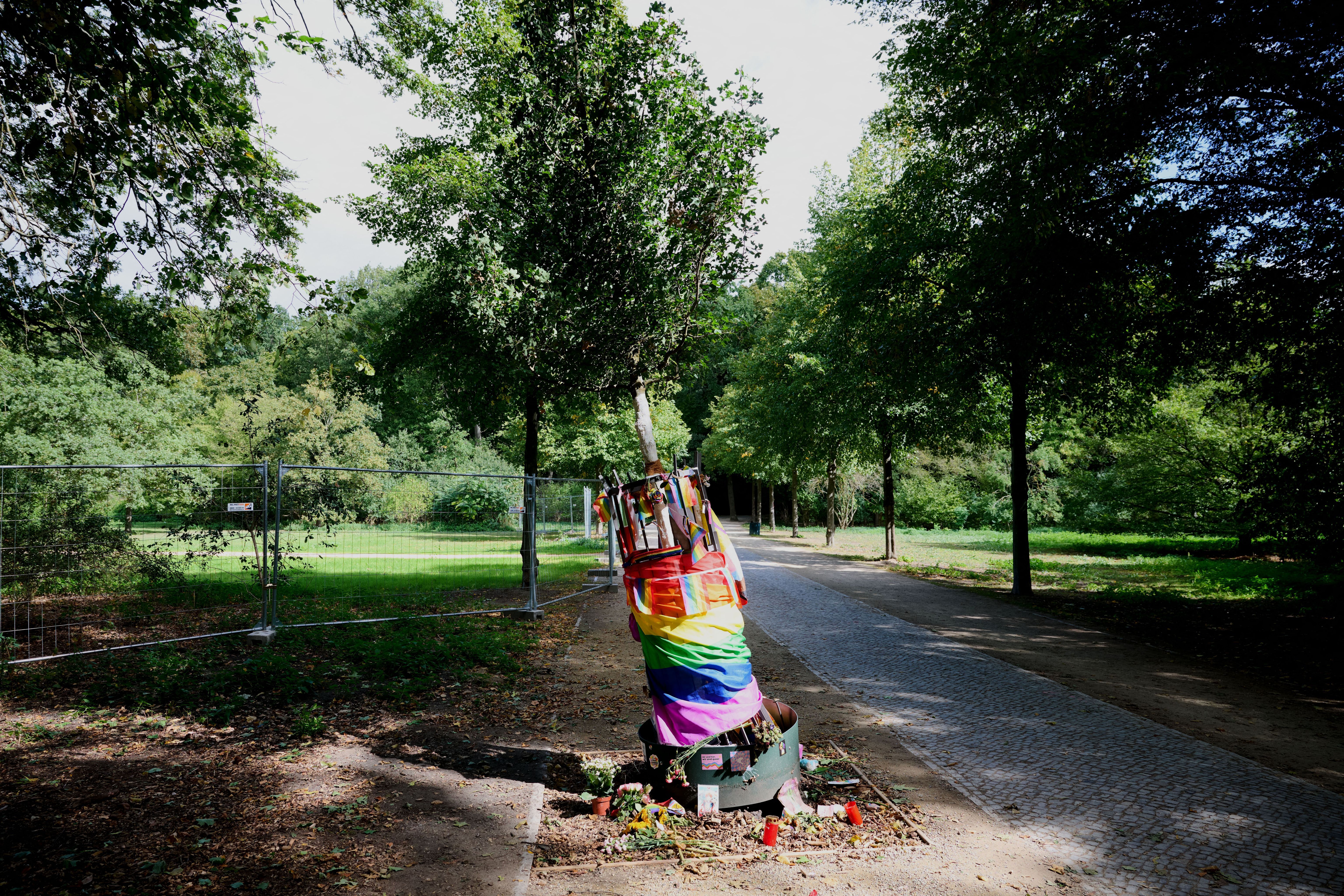 CSD-Gedenkbaum im Berliner Tiergarten aus Boden gerissen: Jetzt ermittelt der Staatsschutz