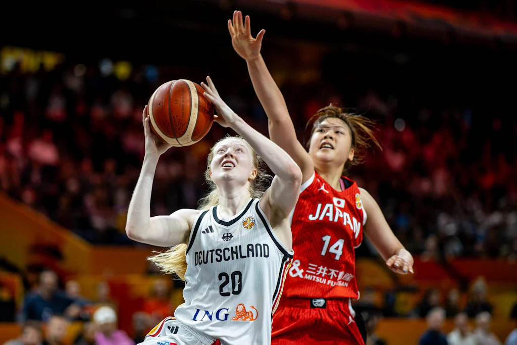 Frieda Bühner (l.) war Deutschlands erfolgreichste Werferin beim klaren Sieg gegen Japan.
