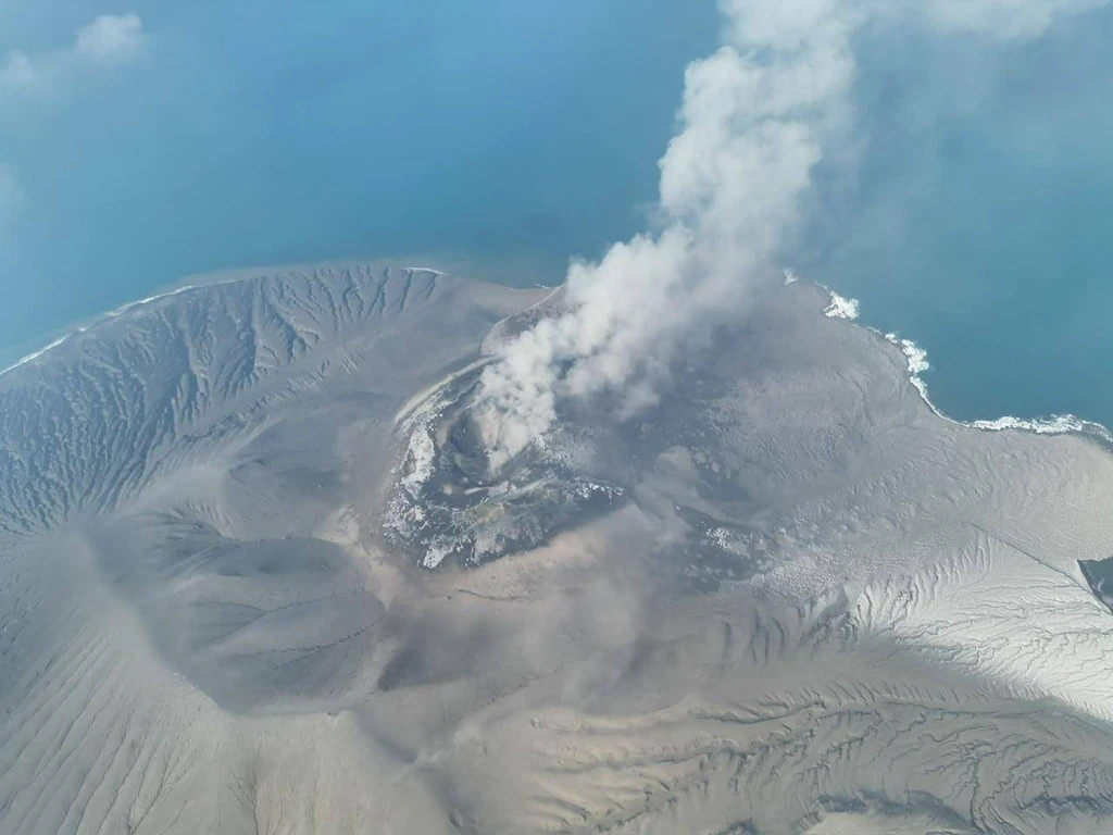 Vulkan Anak Krakatau in Indonesien ausgebrochen: Flüge gestrichen – künstlicher Regen geplant