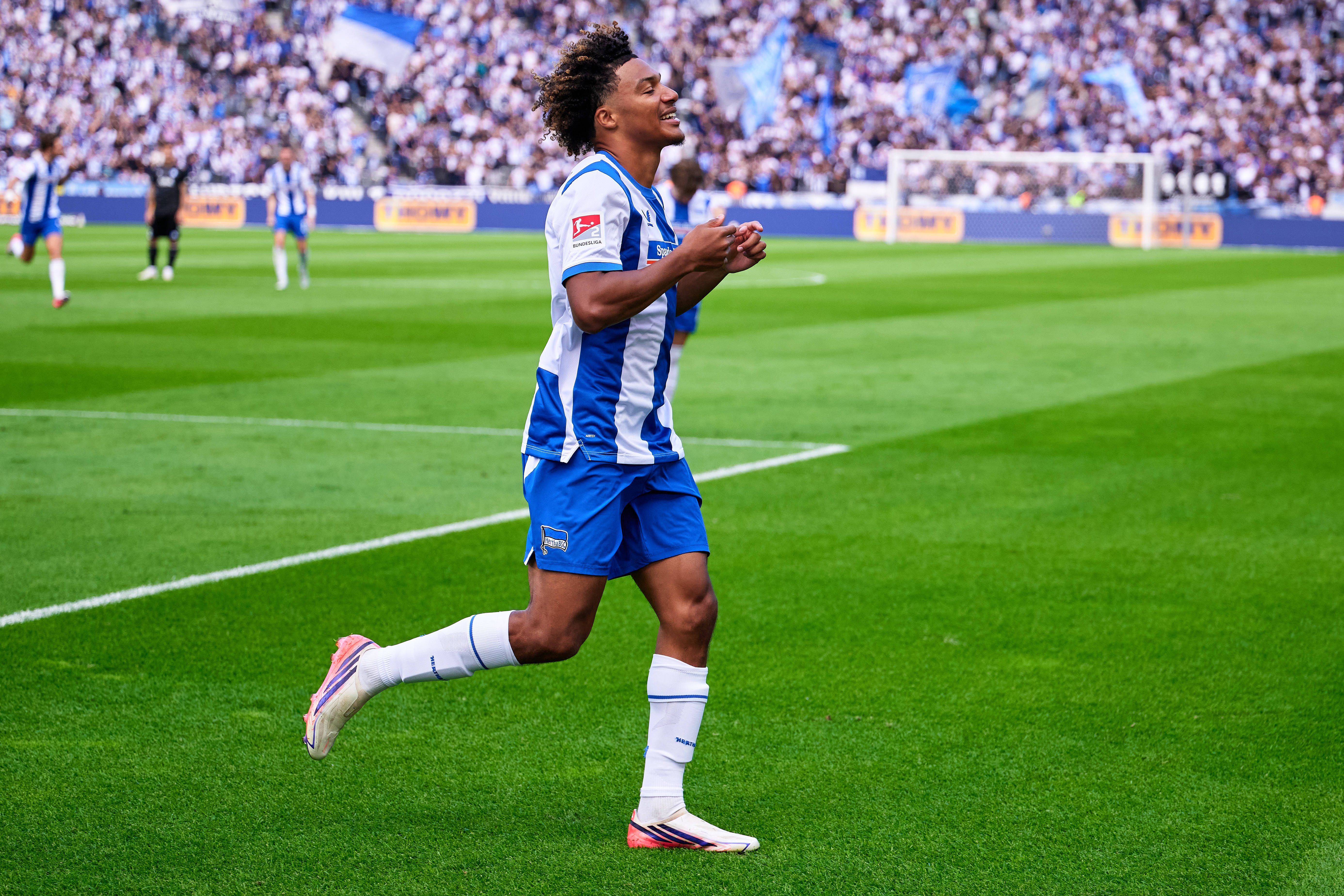 Super-Joker Adewumi trifft schon wieder! Hertha erobert die Tabellenspitze