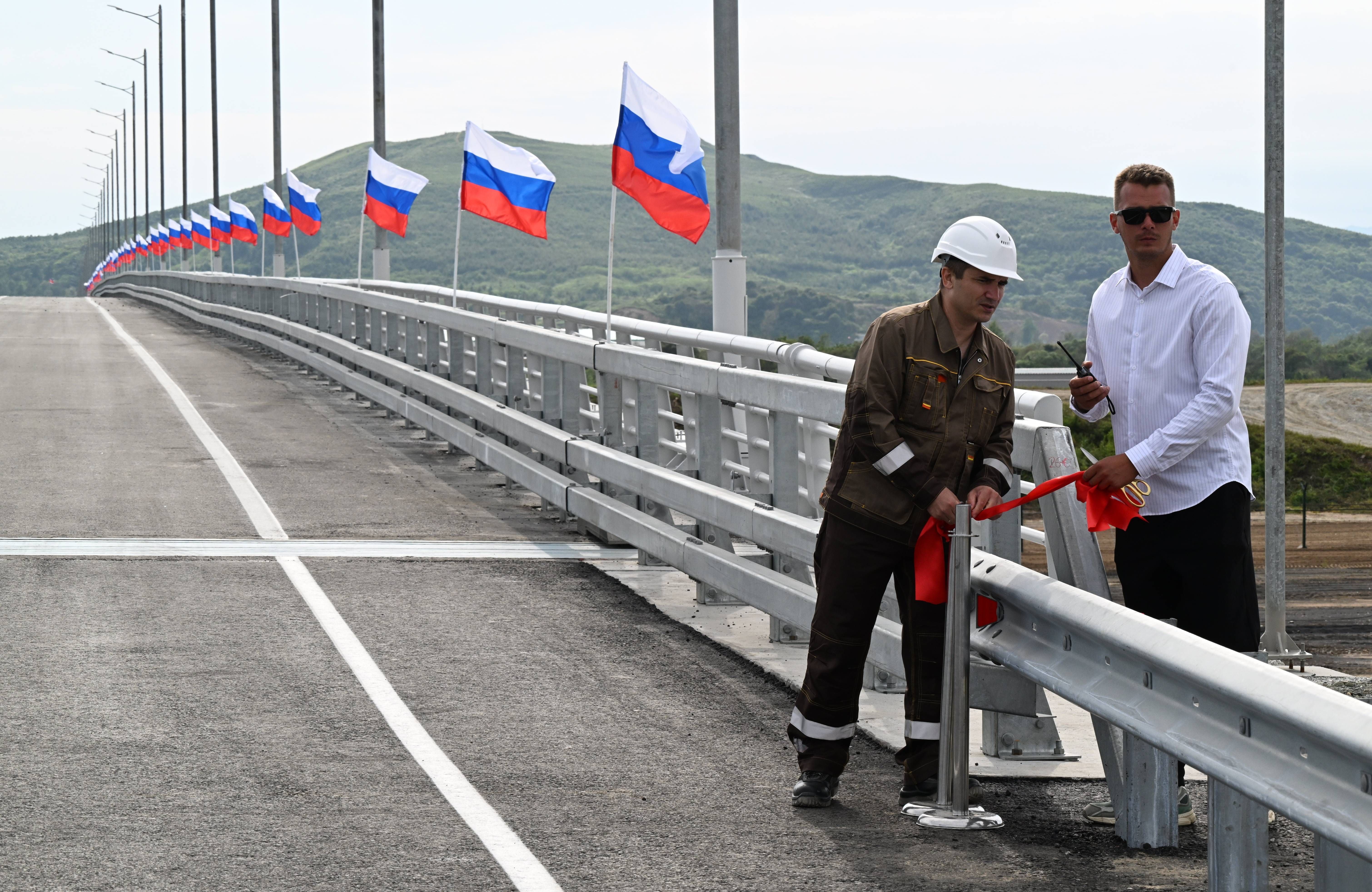 Russland und Nordkorea eröffnen erste Brücke für direkten Straßenverkehr