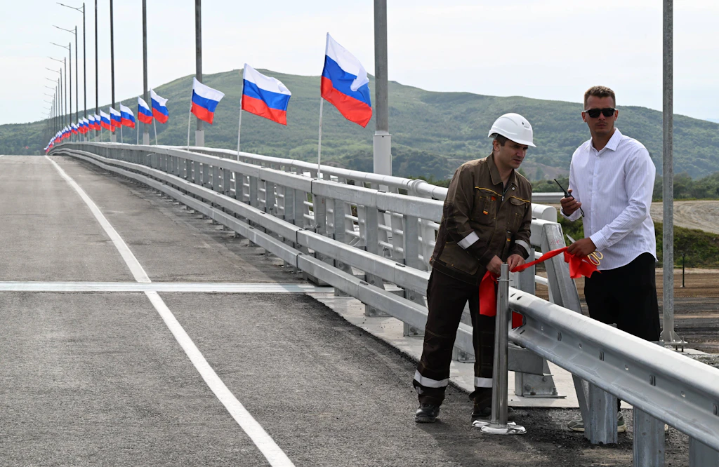 Russland und Nordkorea eröffnen erste Brücke für direkten Straßenverkehr