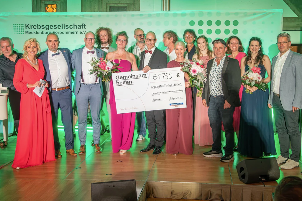 Bei der ersten Charity-Krebsgala in Warnemünde kamen mehr als 61.000 Euro Spenden zusammen.