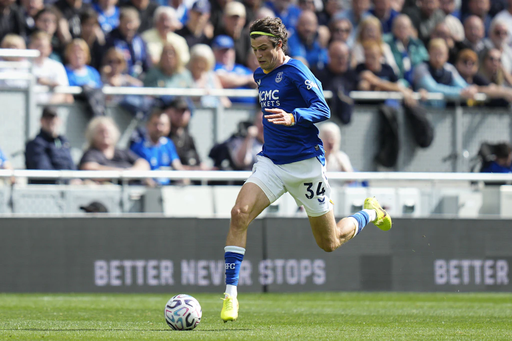 Merlin Röhl im Einsatz für den FC Everton.