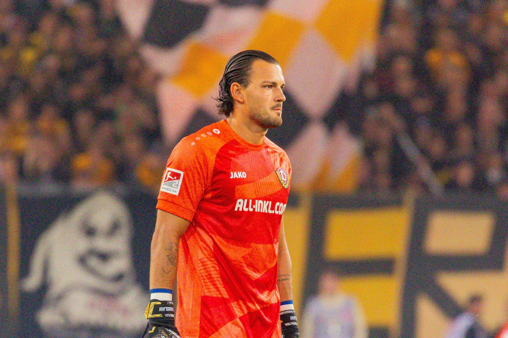 Dynamo-Torhüter Tim Schreiber hat mit Dresden einen Fehlstart in die Zweitliga-Saison erlebt.