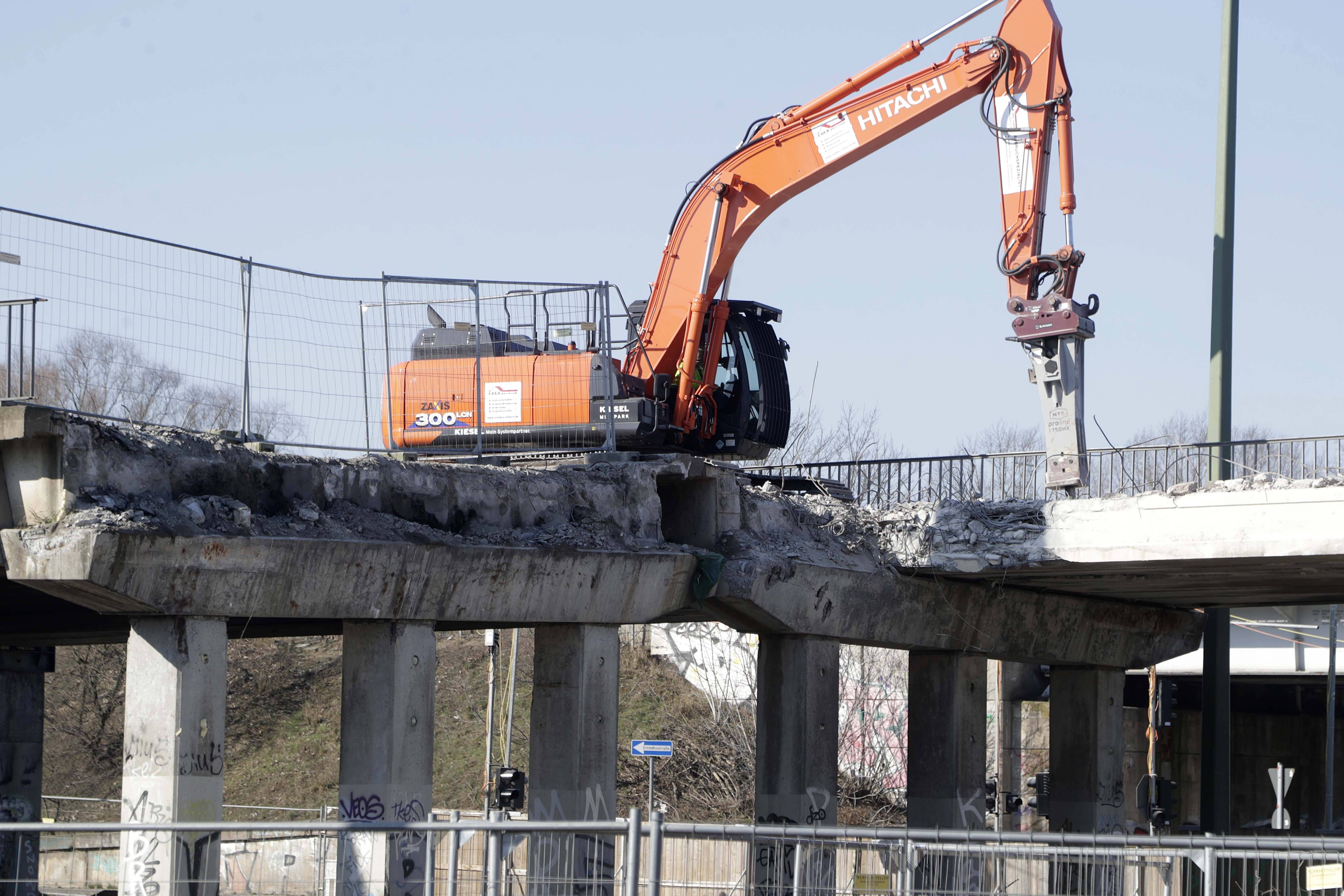 Brücken-Baustellen legen wichtige Straßen lahm