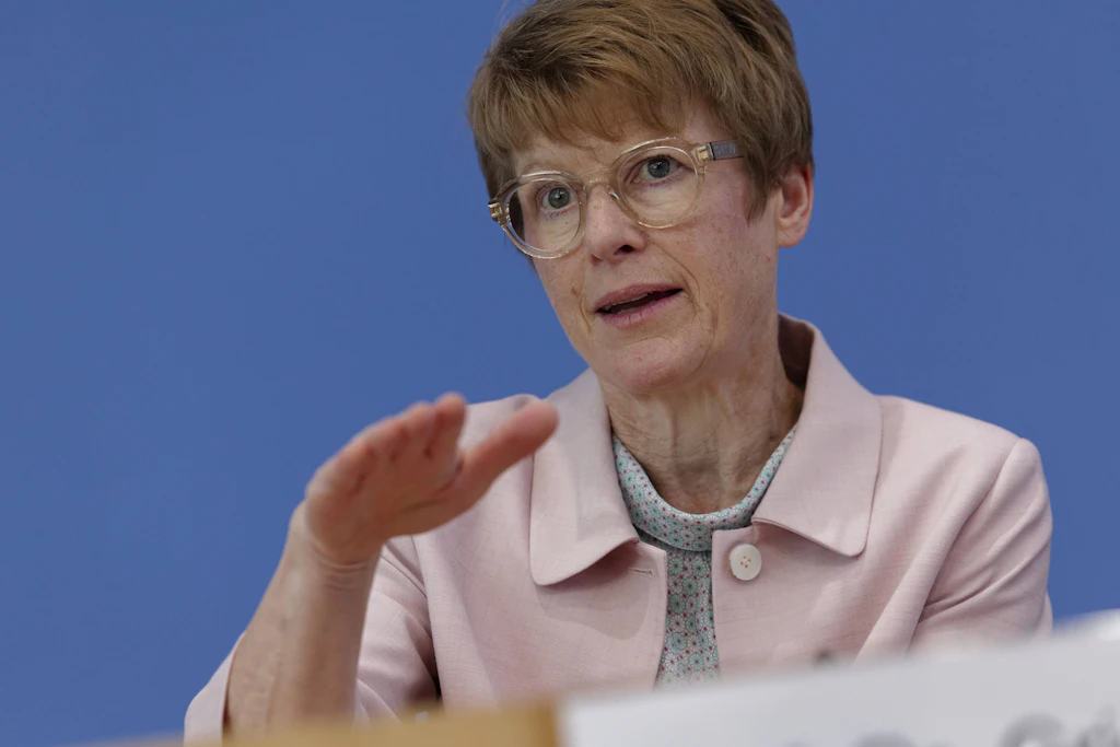 Wirtschaftsweise Veronika Grimm betont, dass Warnungen vor der AfD verpuffen. Politisch erreichbare AfD-Wähler gewinne man „nur durch glaubwürdige Problemlösungen“ zurück.