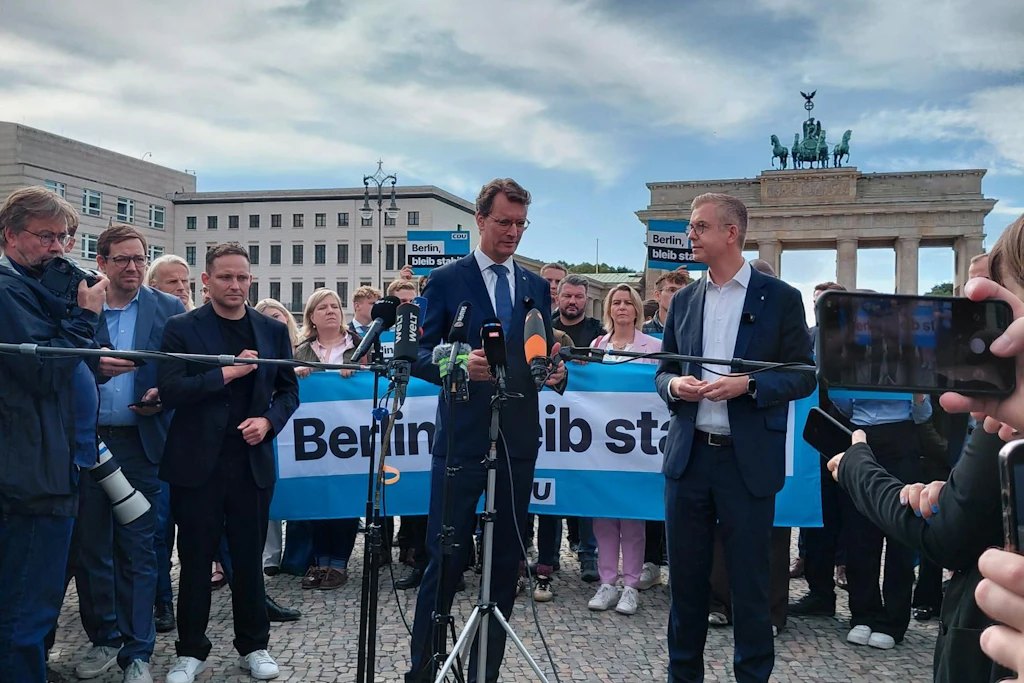 Wüst und Evers am Brandenburger Tor