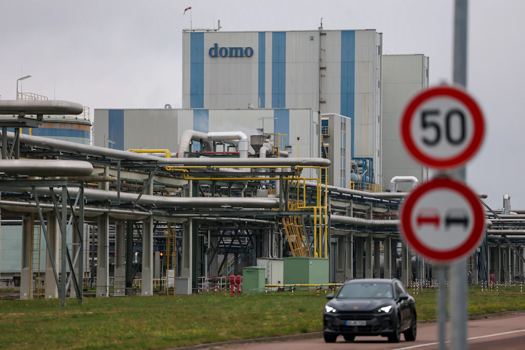 Blick auf die Anlagen von Domo Chemicals, zuletzt Leuna Polyamid, im Chemiepark Leuna. Die Abschaltung könnte zu Verwerfungen führen.