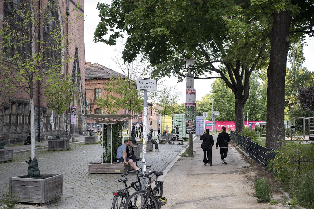 Gehwegschäden sind nicht das einzige Problem in diesem Berliner Kiez.