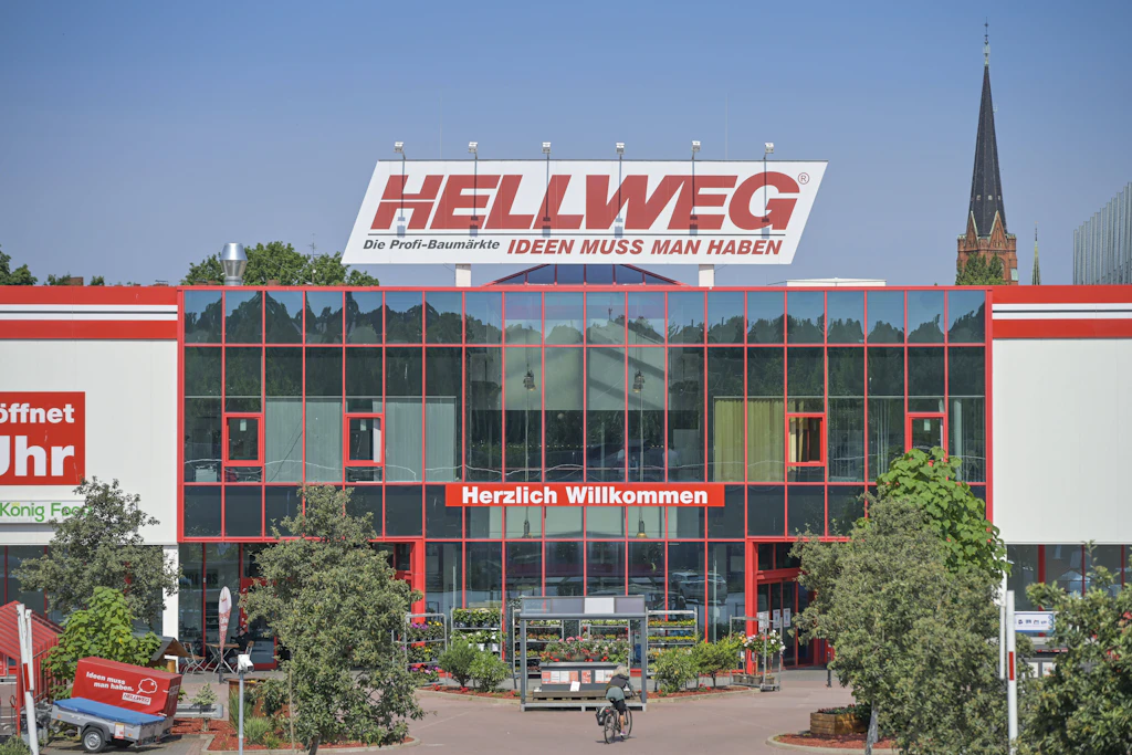 Auch in der Hellweg-Filiale in der Yorckstraße startete am Montag der Räumungsverkauf.