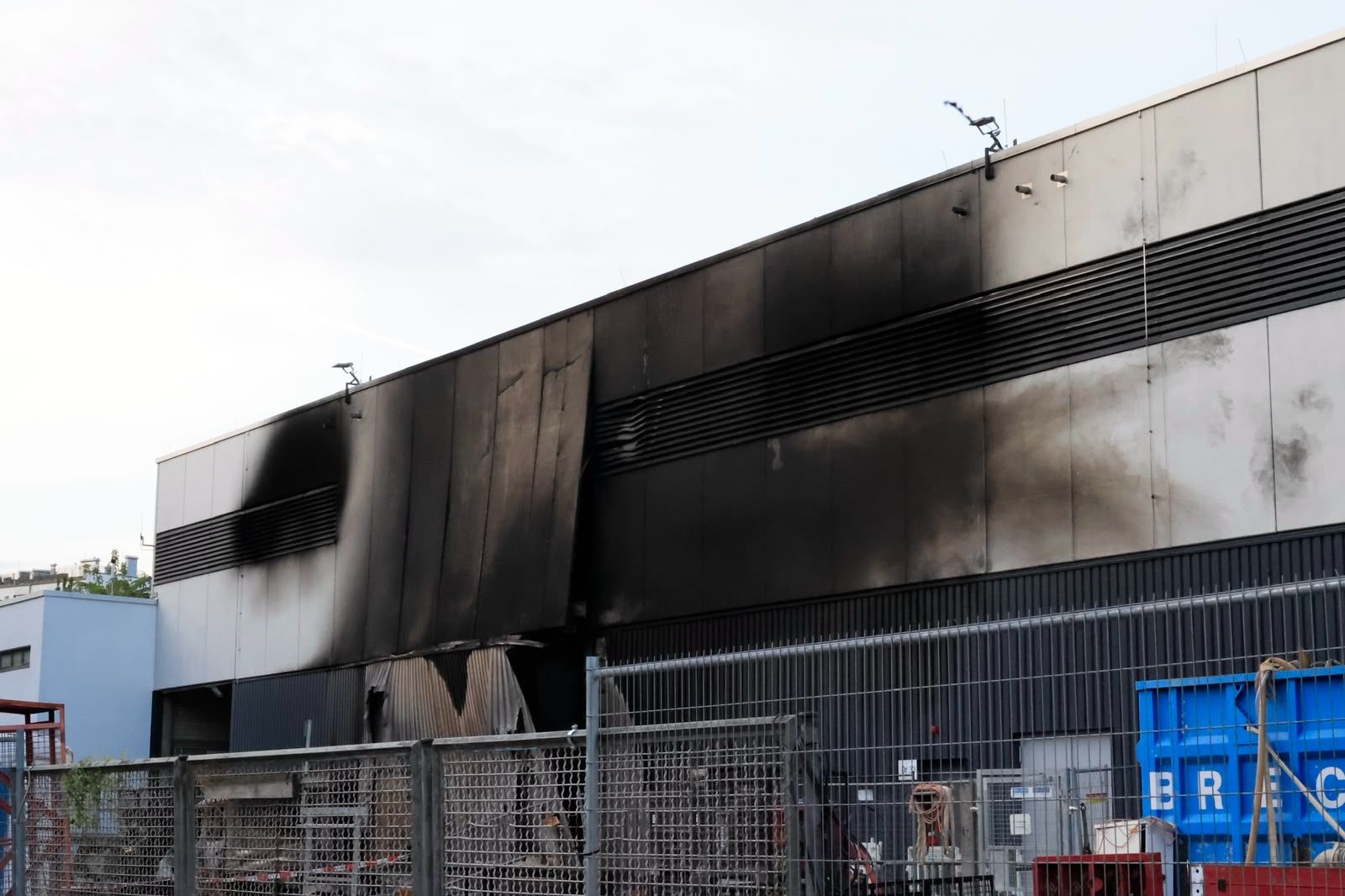 Brand an Umspannwerk in Mitte: Technischer Fehler führte zu Kurzschluss