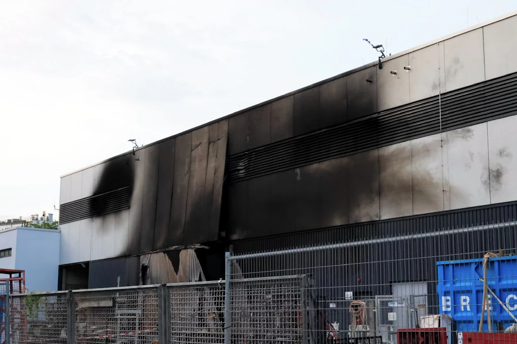 Brand an Umspannwerk in Mitte: Technischer Fehler führte zu Kurzschluss