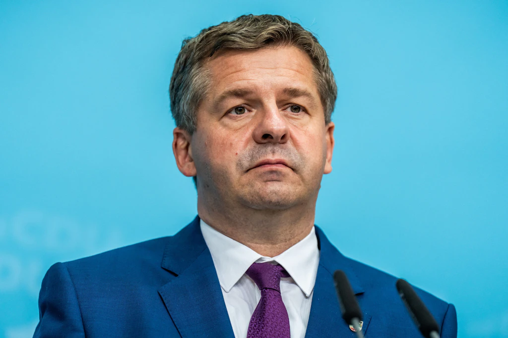 Sven Schulze, Ministerpräsident von Sachsen-Anhalt, sieht den Regierungsauftrag bei der AfD.