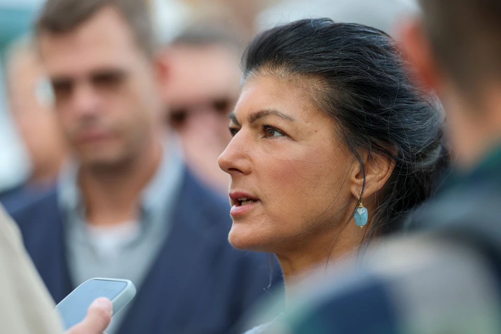 Sahra Wagenknecht kritisiert das gemeinsame Dinner ihrer Partei mit der AfD in Sachsen-Anhalt.