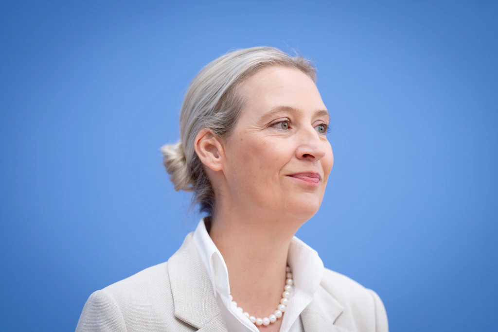 AfD-Chefin Weidel weist Verbotsdebatte von NRW-Ministerpräsident Wüst zurück.