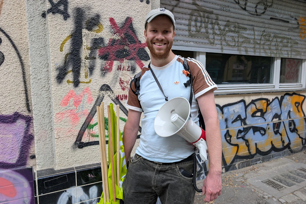 Philip E. aus Neukölln auf dem Weg nach Hause vom Verdi Streik
