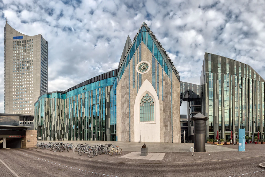 Uni-Campus  mit  Paulinerkirche am Augustusplatz in Leipzig