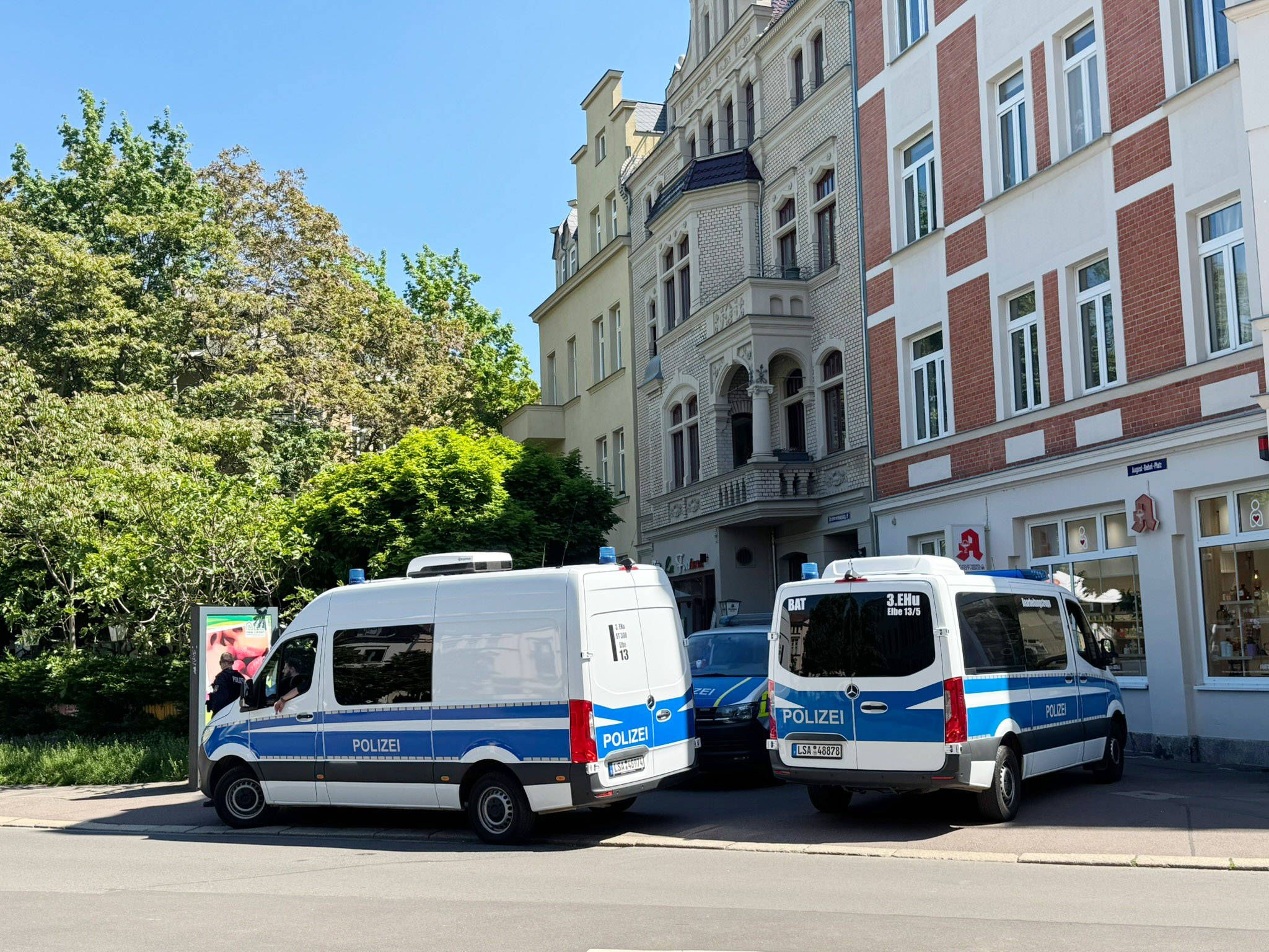Staatsschutz ermittelt nach Druckluft-Schuss auf Demo in Halle