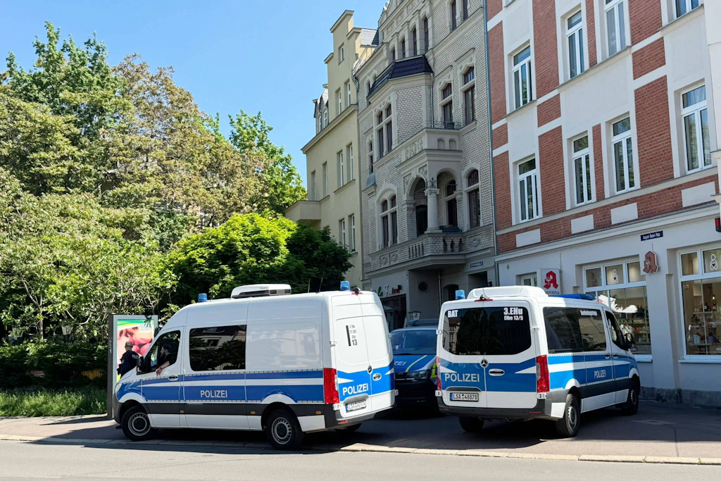 Am August-Bebel-Platz in Halle wurde ein Mann bei einer Demonstration verletzt. (Archiv)