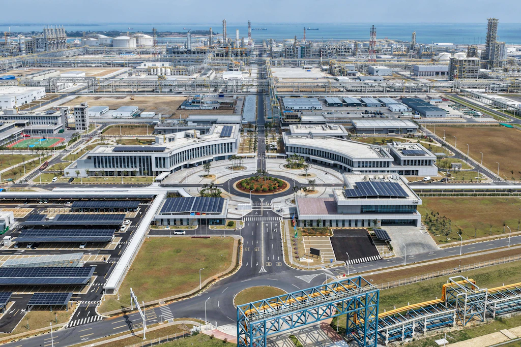 Das neue Werk von BASF in der chinesischen Provinz Guangdong. Ein Investment in Höhe von rund neun Milliarden Euro auf vier Quadratkilometern für 32 Produktlinien.
