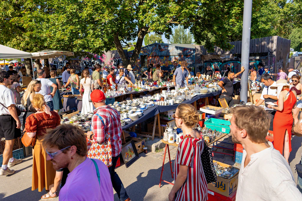 Schlendern, stöbern, feilschen: Der Flohmarktbesuch gehört für viele junge Menschen schon zum festen Wochenendprogramm.