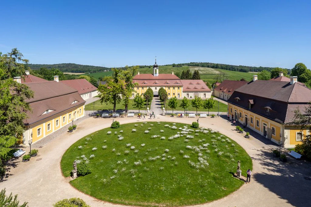 Der Meierhof mit Stall- und Scheunengebäuden wurde früher landwirtschaftlich genutzt.