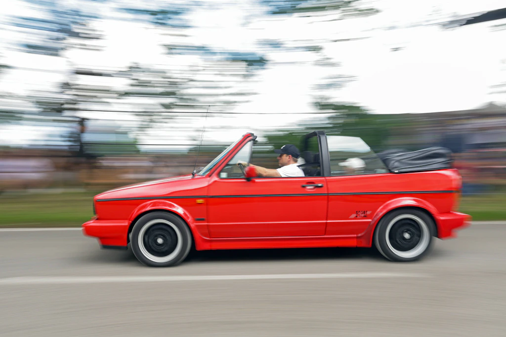 In den Siebziger-Jahren löste das Golf-Cabriolet das Käfer-Pendant ab – mitsamt gewöhnungsbedürftigem Überrollbügel.