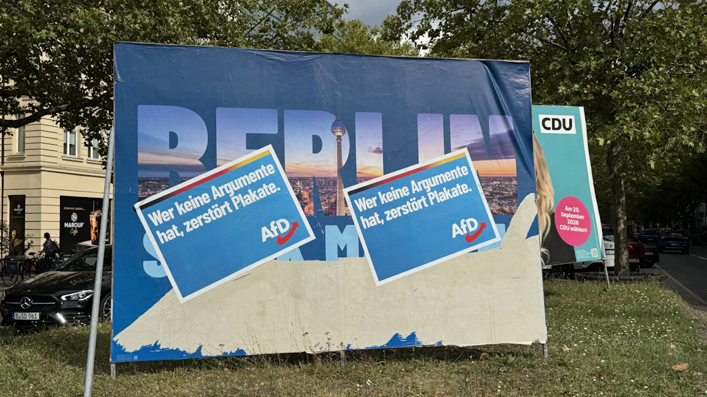 Pöbeleien, Fäkalien-Attacke, Exhibitionismus: So rau ist der Wahlkampf in Berlin