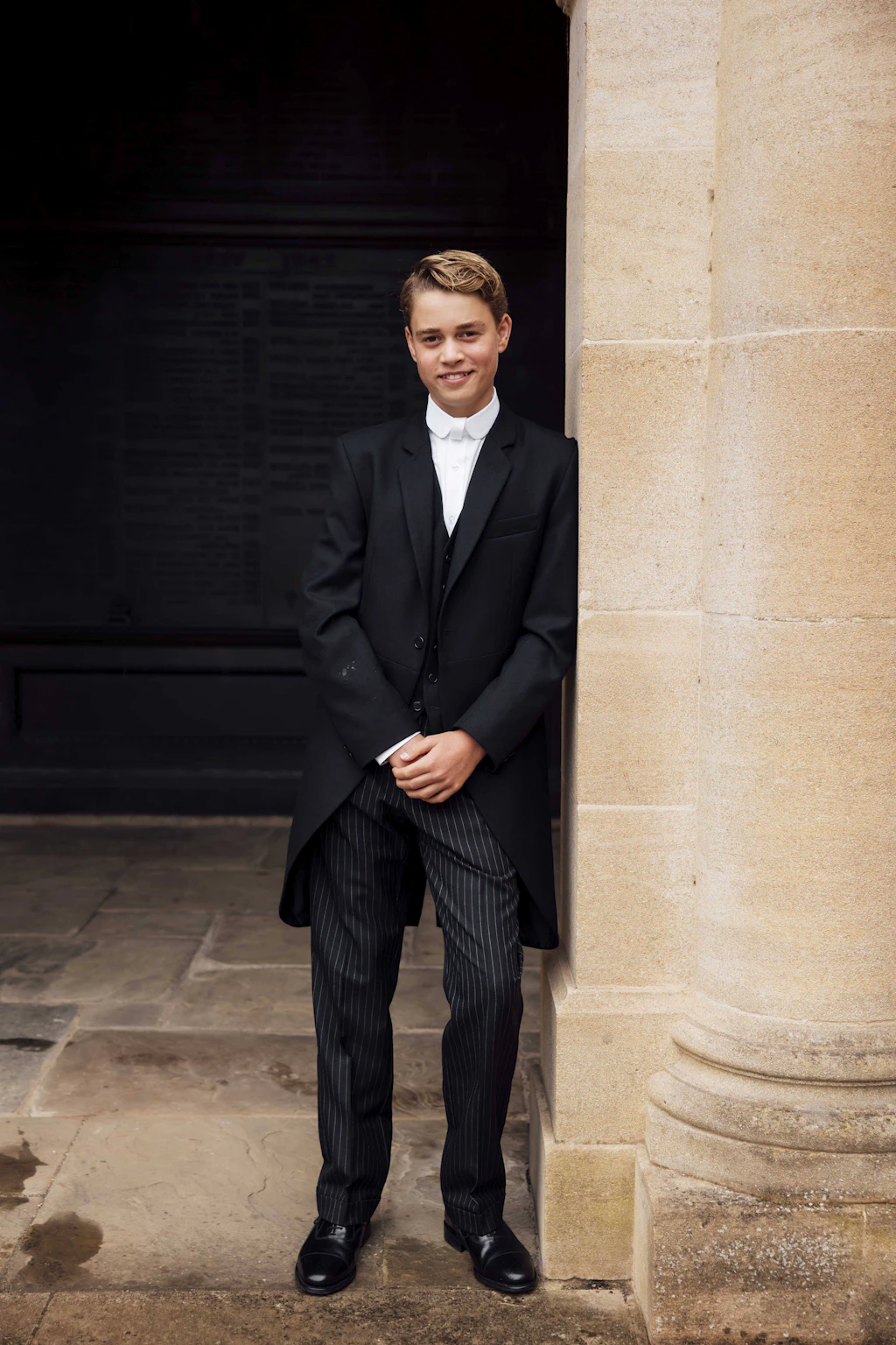 Traditionelles Eton-Gewand und gute Gene: Der nicht mehr ganz so kleine Prinz hat seinen ersten Schultag in Eton stilsicher begangen.