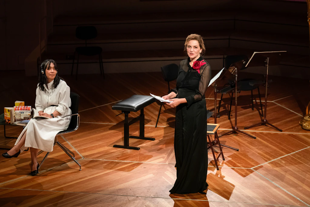 Han Kang und Martina Gedeck beim Internationalen Literaturfestival Berlin 2026, Kammermusiksaal Philharmonie.