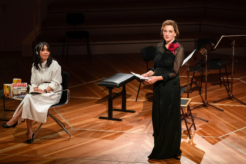 Han Kang und Martina Gedeck beim Internationalen Literaturfestival Berlin 2026, Kammermusiksaal Philharmonie.