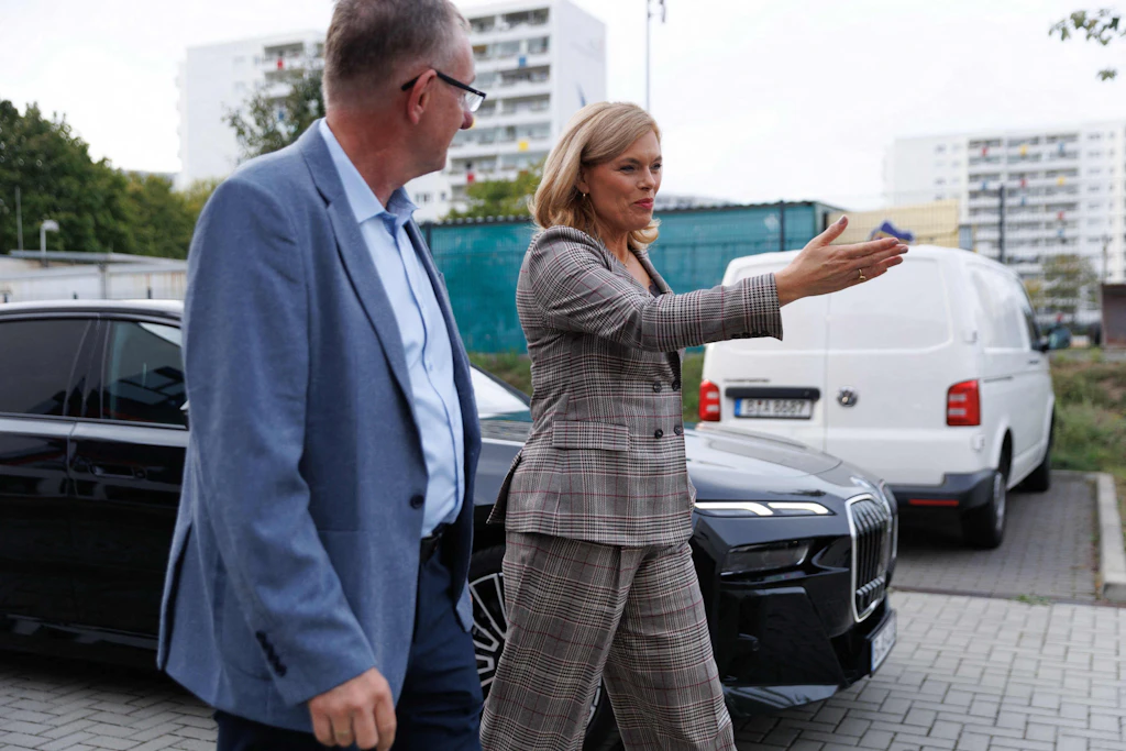 Julia Klöckner (r., CDU), Bundestagspräsidentin, und Bernd Siggelkow, Gründer der Arche und CDU-Direktkandidat für Marzahn
