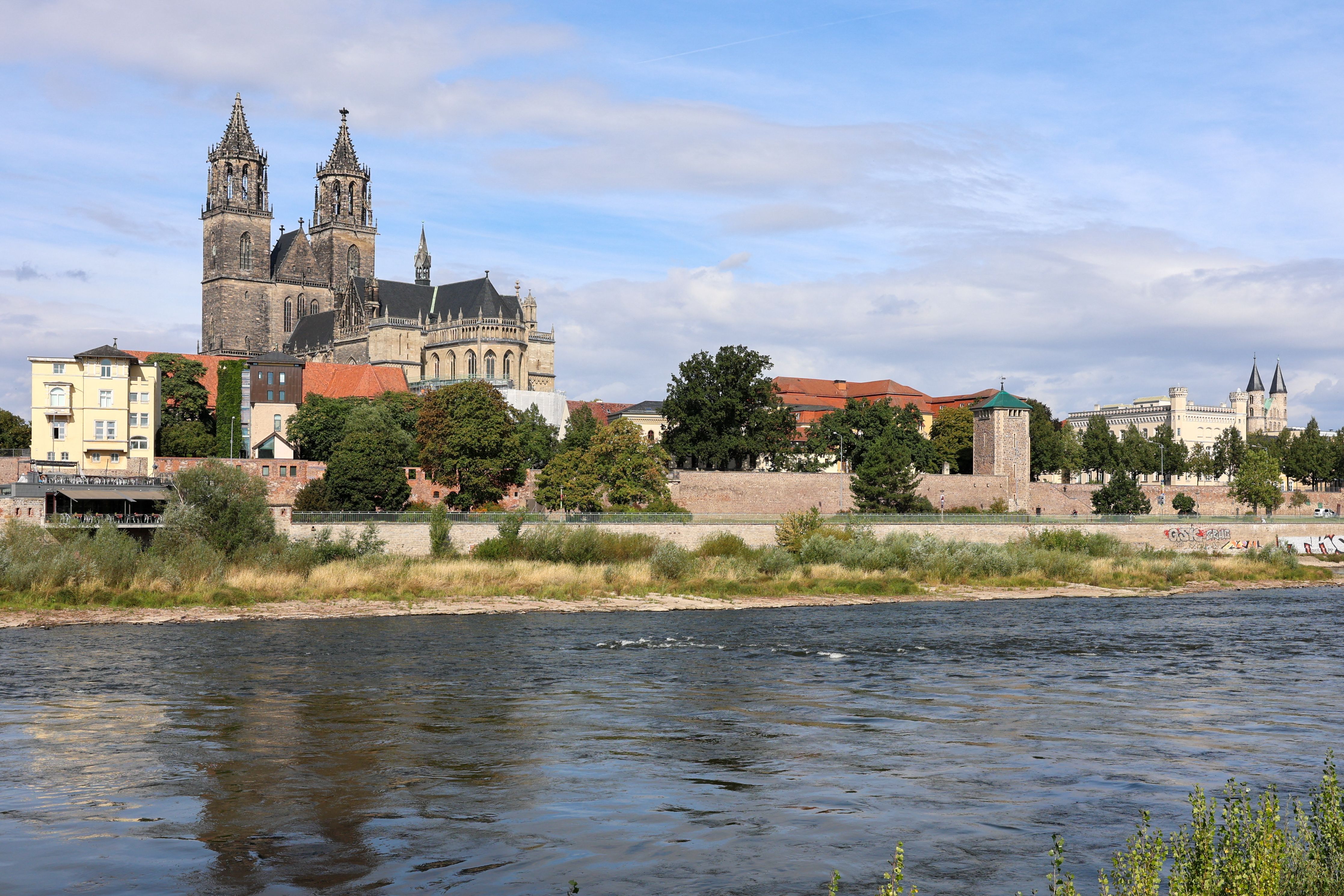 Ufermauer an der Alten Elbe fertig: Büchnerstraße in Magdeburg wieder frei