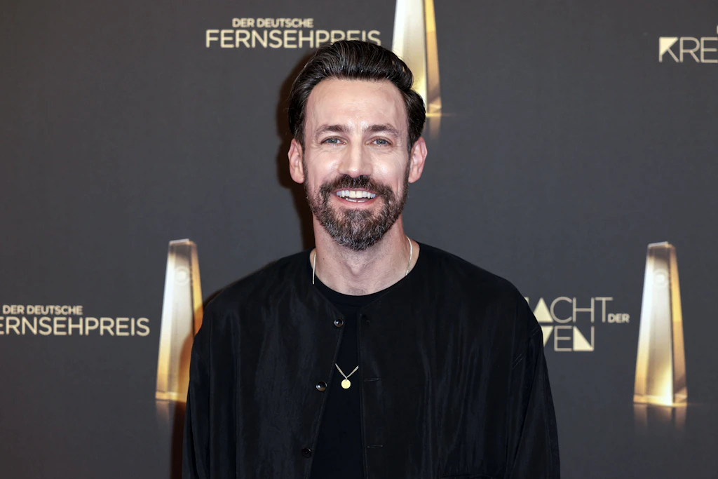 Dorthin hat er es noch geschafft: Jan Köppen beim Deutschen Fernsehpreis in Köln.