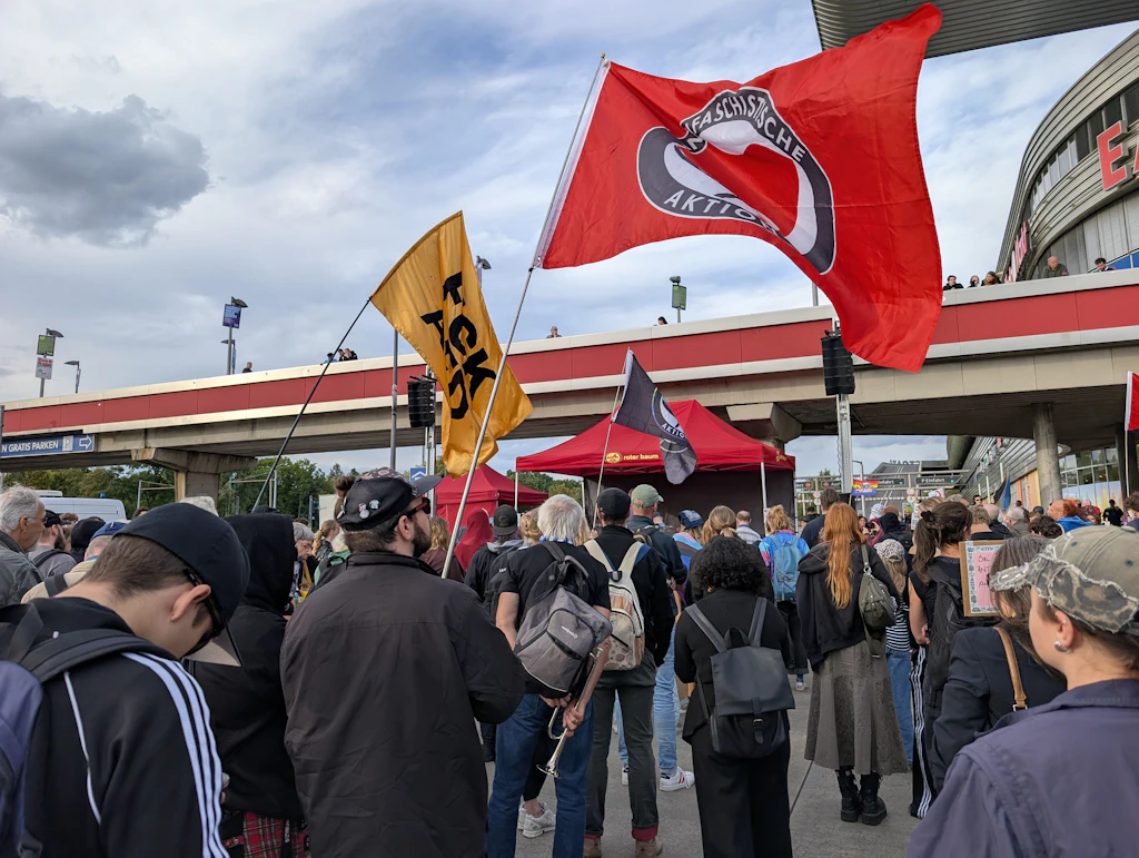 AfD-Wahlkampfabschluss in Marzahn: „Wir werden abschieben, bis die Startbahn glüht“