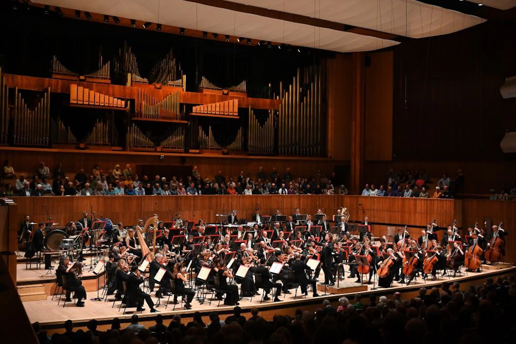 Große Sinfonik in der Philharmonie Berlin: Das Philharmonia Orchestra London kehrt mit einem besonderen Gedenkkonzert für Giuseppe Sinopoli nach Berlin zurück.