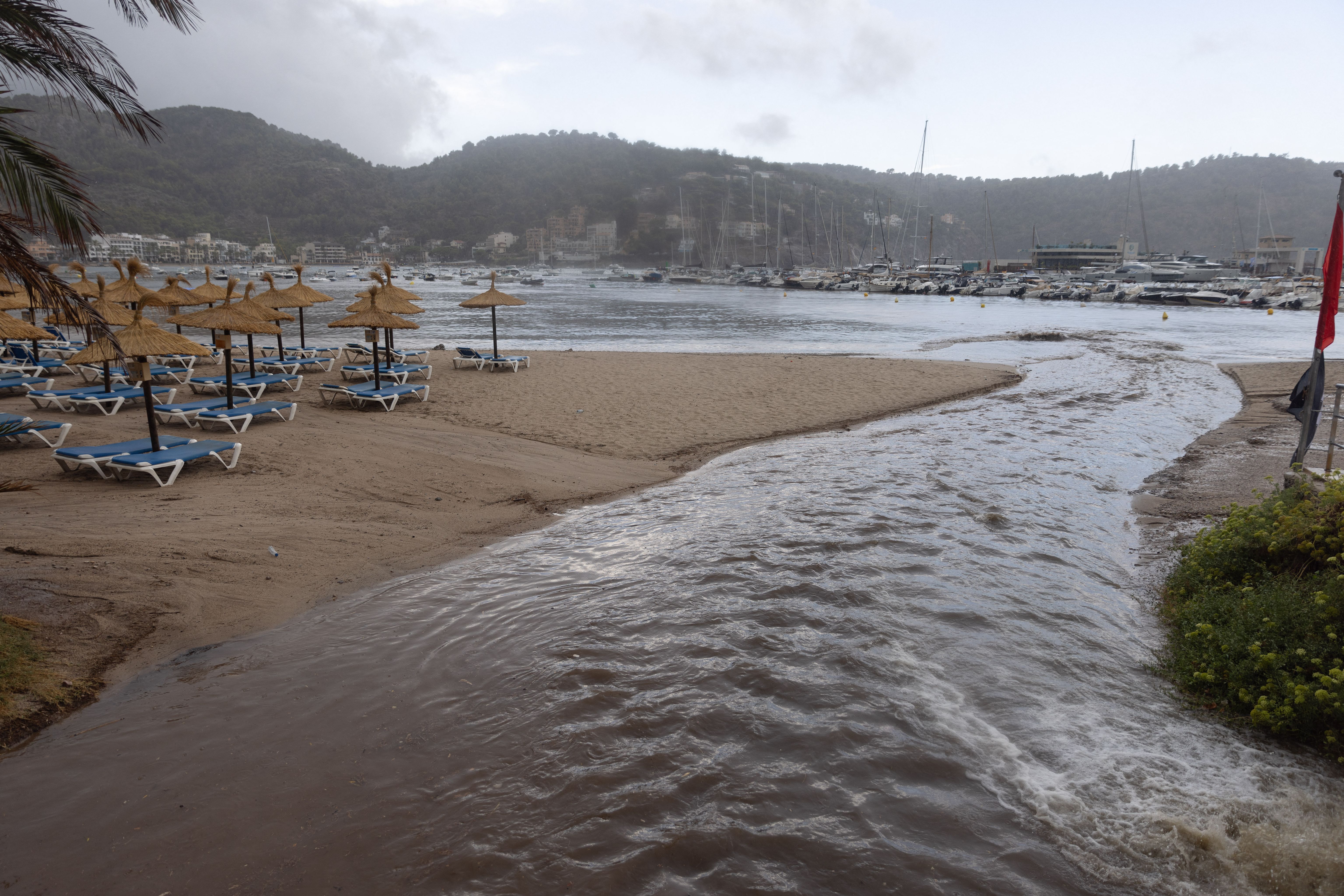 Heftiges Unwetter auf Mallorca: Frau ertrinkt auf der Straße unter einem geparkten Auto