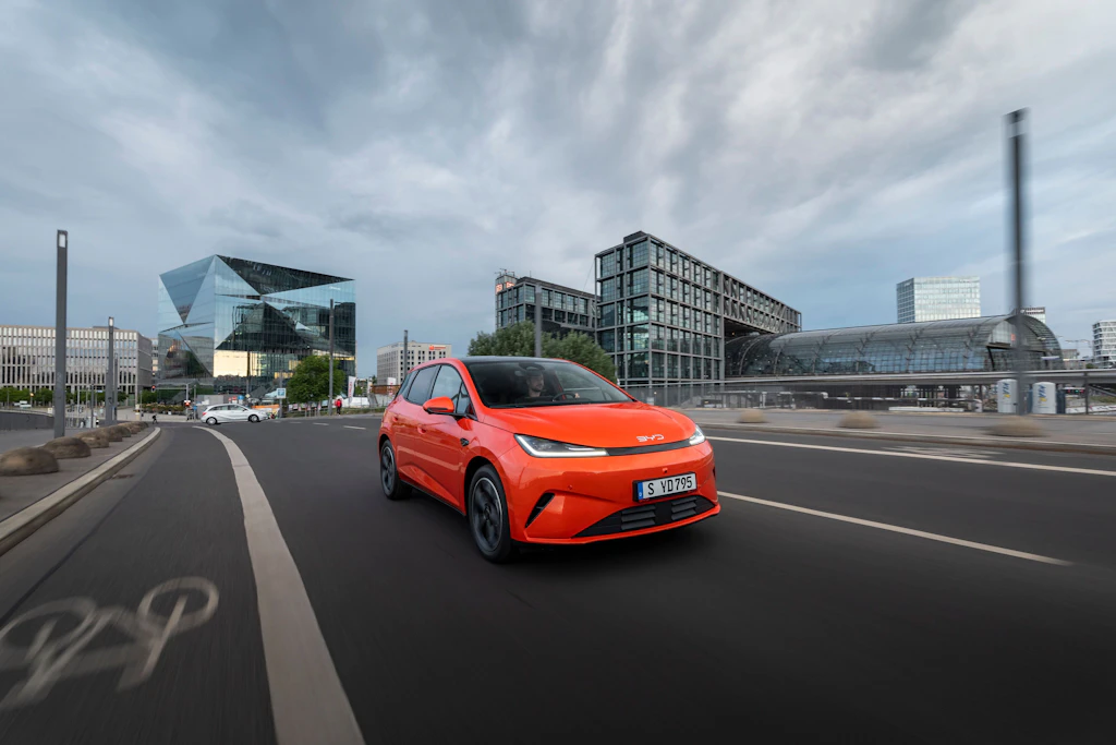 Plug-in-Hybride von BYD gewinnen in Deutschland an Boden. Experten bezweifeln jedoch, dass neue Zölle Europas Autoindustrie dauerhaft stärken.